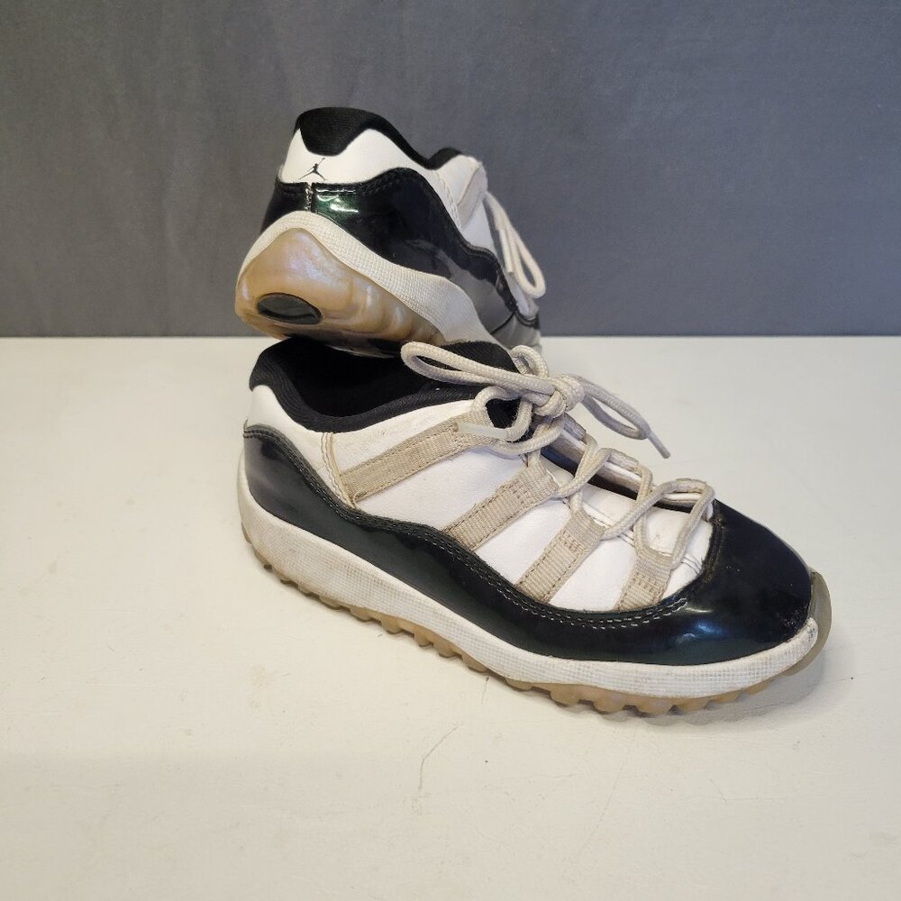 Air Jordan Retro 11 Low Emerald Size 10c